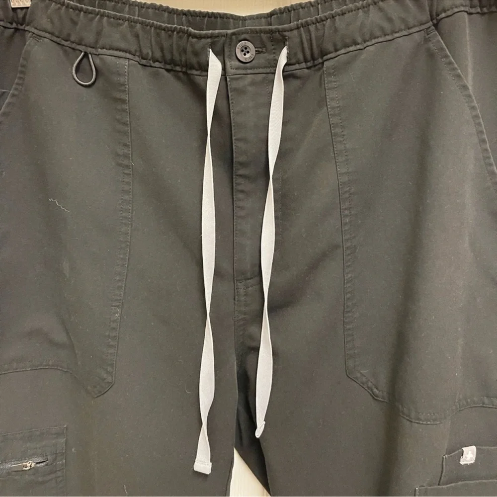 FIGS Men’s Cairo Cargo Scrub Black Pants. Sz XL